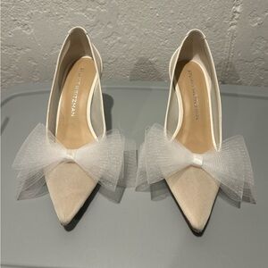 Stuart Weitzman Cream and White Bow Pointed Toe Heels